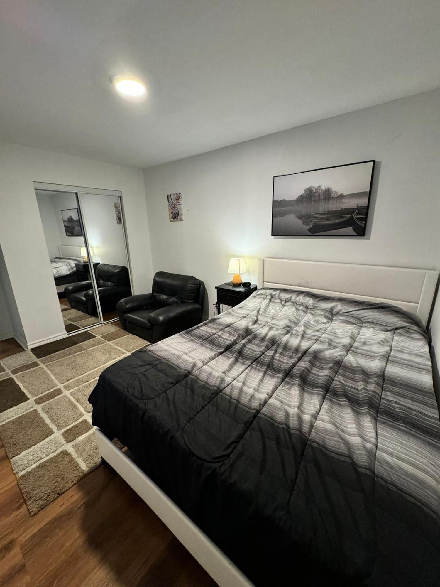 Hotel 28 Bingham Road à Brampton Extérieur photo