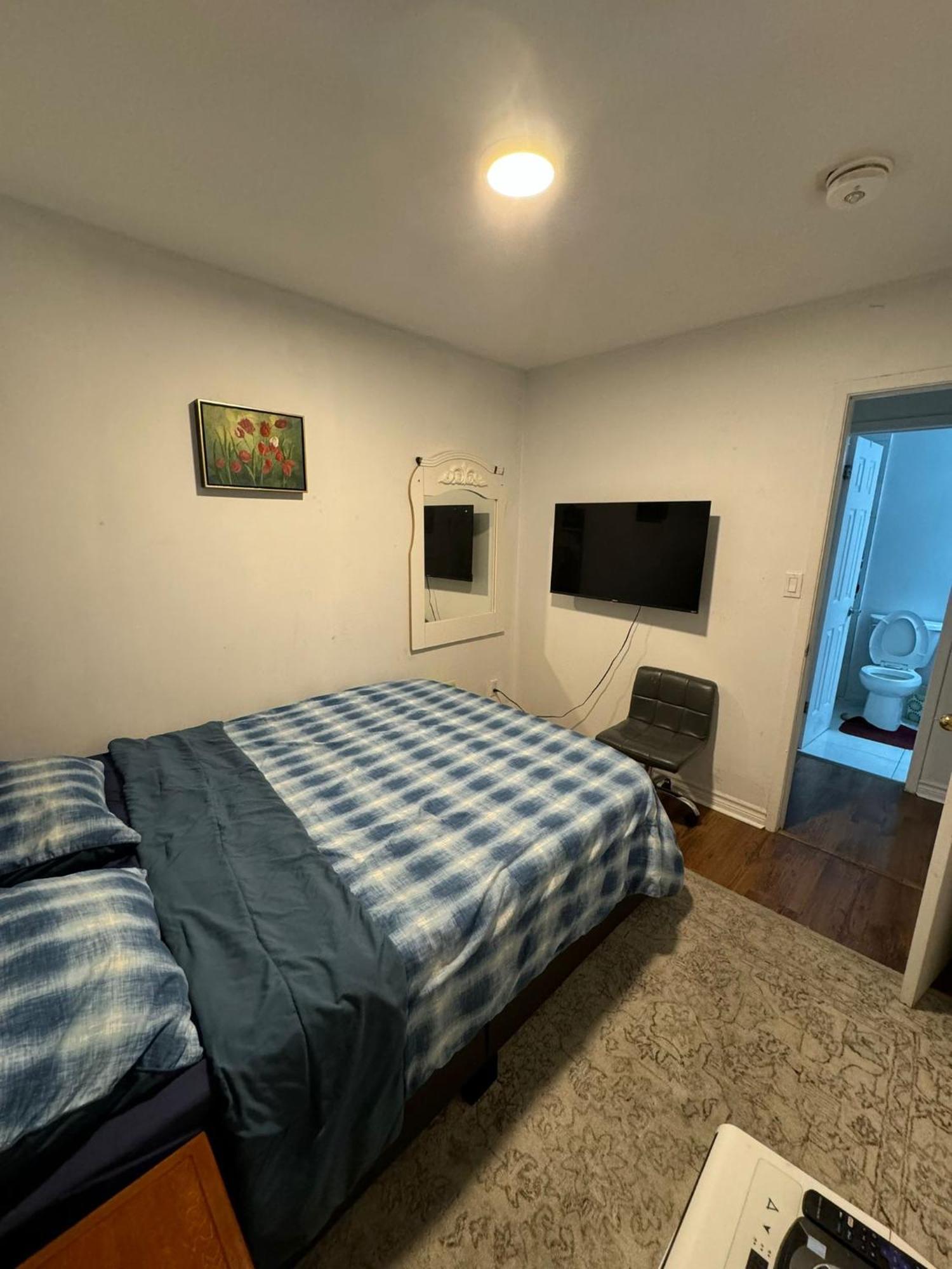 Hotel 28 Bingham Road à Brampton Extérieur photo