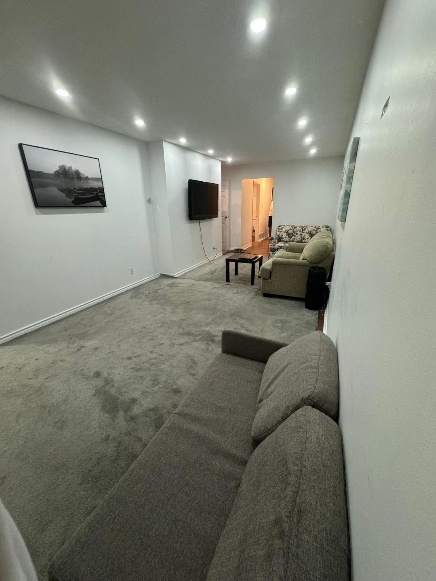 Hotel 28 Bingham Road à Brampton Extérieur photo